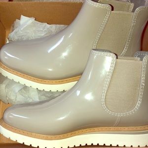 Rain boots never worn